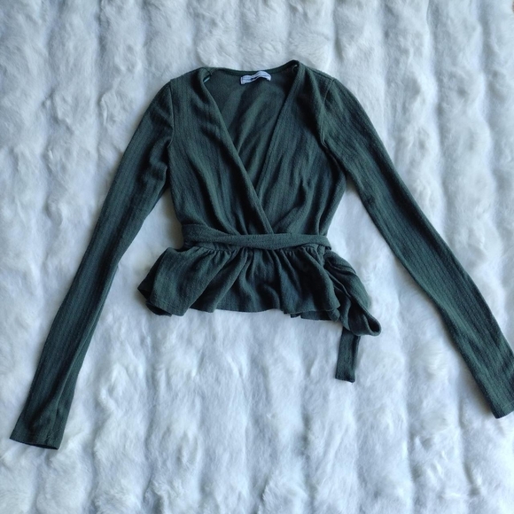 Women's Green Wrap Top 🌿 - Picture 2 of 6